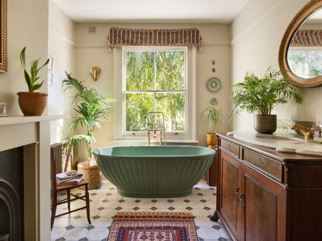 Retro green bath